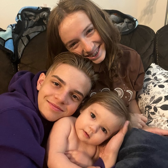 Meet your Posher, Tabitha - Picture 2 of 3